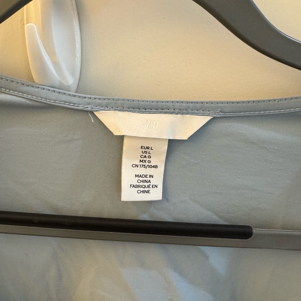 H&M blue blouse - Picture 2 of 3